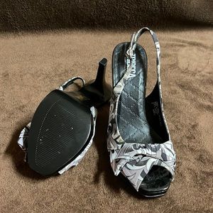 Kenneth Cole Tribeca Heels New